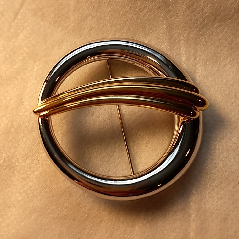 Monet pin